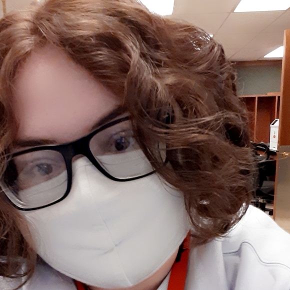 Meet your Posher, Elaine - Picture 2 of 4